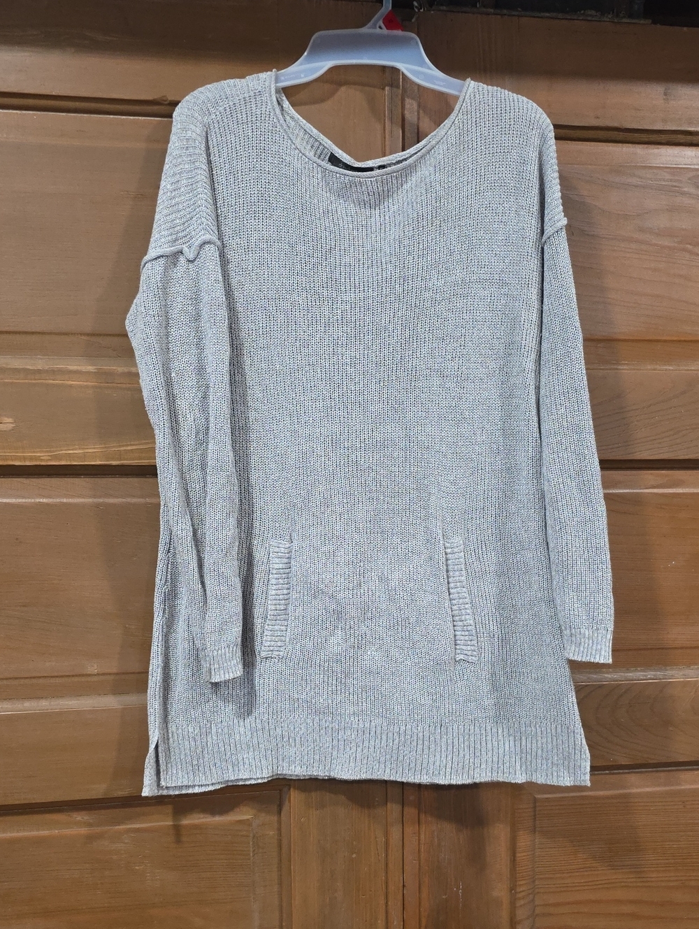 Daisy Fuentes Light Gray Ribbed Crewneck Longline Sweater